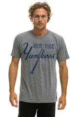 NY YANKEES BOLT CREW TEE - HEATHER