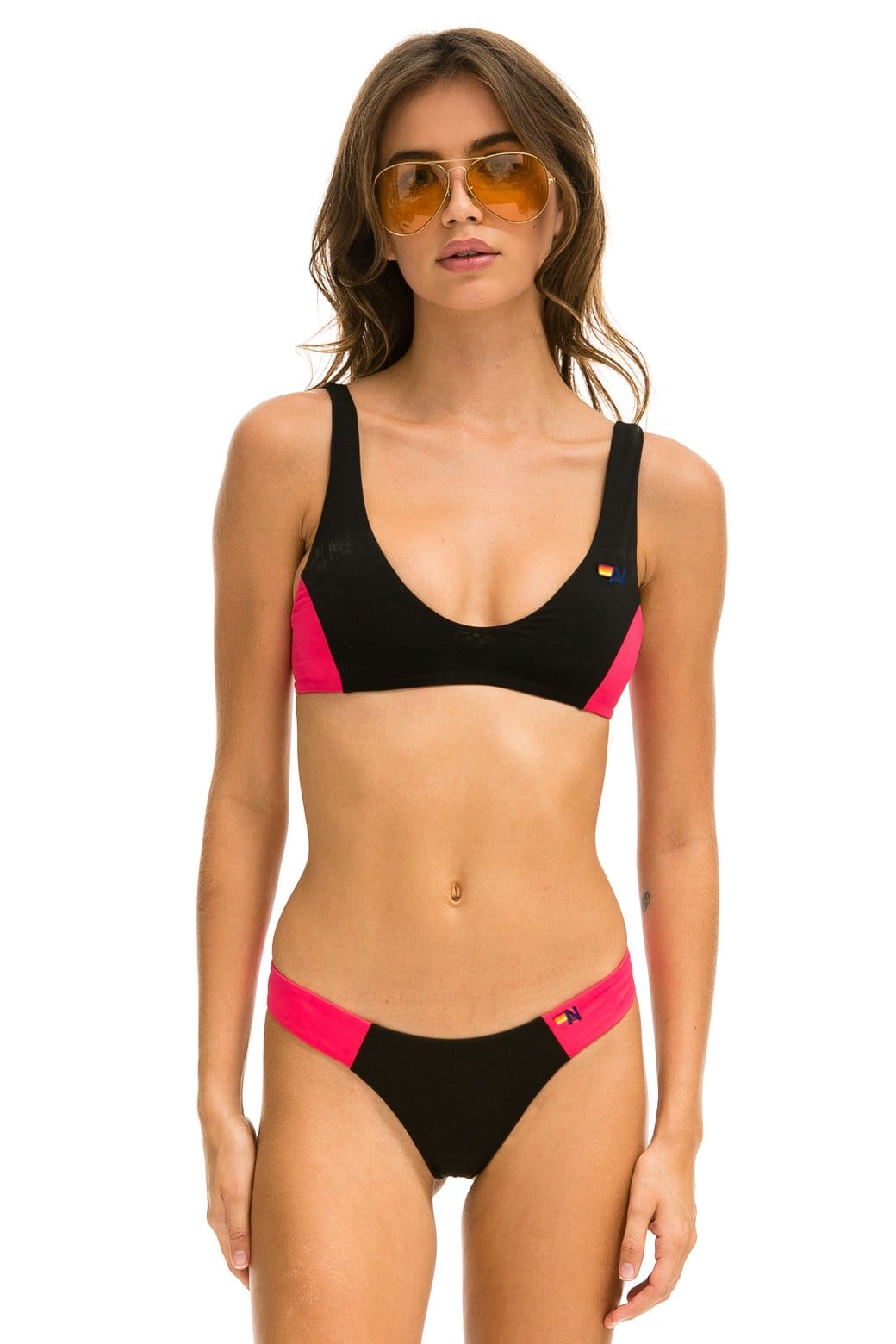 HI-CUT COLOR BLOCK CHEEKY BIKINI BOTTOMS - BLACK // RED